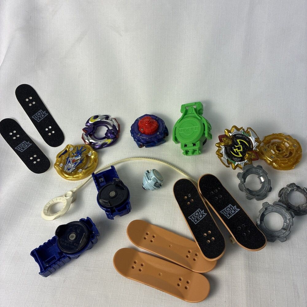Lot Of Beyblade Interchangable Battle Tops With Launchers Multicolor